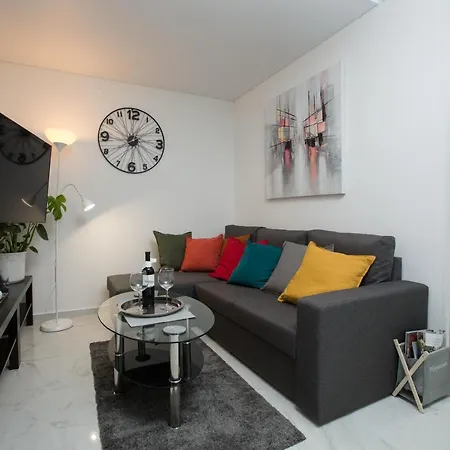 Modern & Luxury Apt Zagreb Airport W/ Free Wifi Appartement Velika Gorica Buitenkant foto
