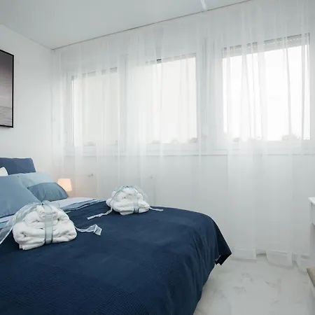 Modern & Luxury Apt Zagreb Airport W/ Free Wifi Appartement Velika Gorica Buitenkant foto